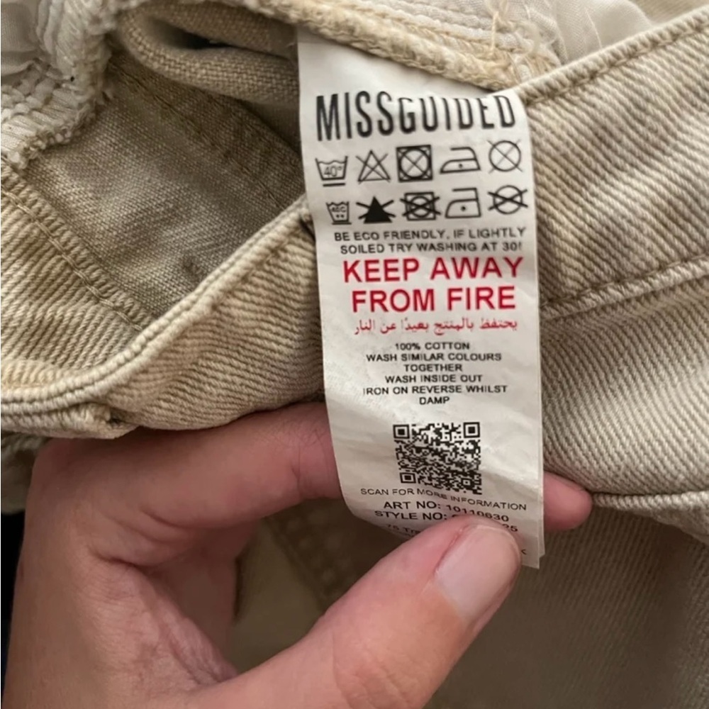 Missguided Riot Distressed High Rise Mom Jeans - Picture 9 of 9